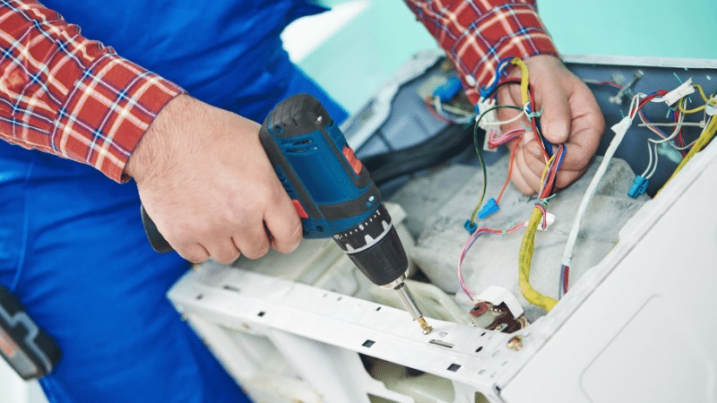 Küçükçekmece Amana Amana çamaşır makinesi kart tamiri – Su almama arızası orijinal parça ile giderildi. - Teknik servis örneği